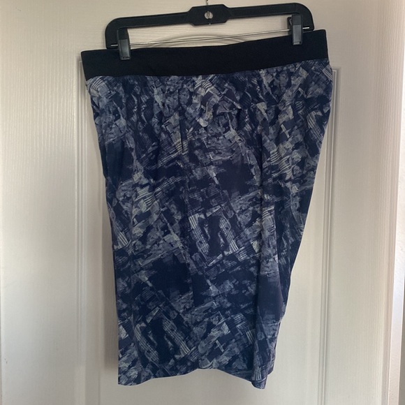 Lululemon Shorts - Picture 3 of 4